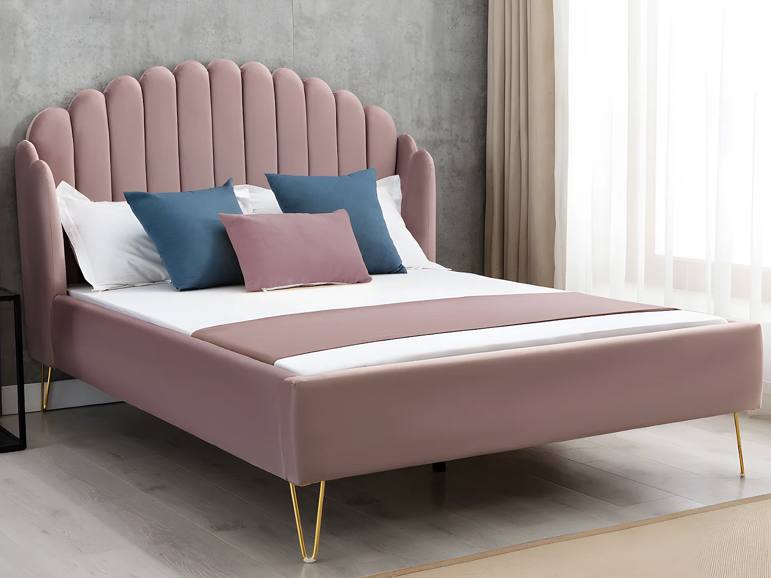 Łóżko 140 × 190 cm z falistym zagłówkiem – Welur –Pudrowy róż + Materac – SAGALI 791593