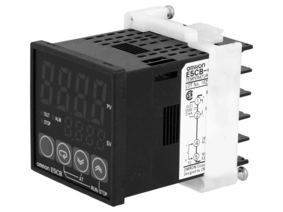 Moduł typu regulator temperatury z wyjściami typu SSR i SPST‑NO, montowany na panel E5CB‑Q1TCD - obrazek 1