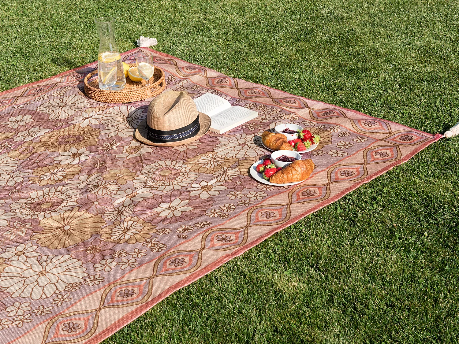 Koc piknikowy LASHARI 200 x 200 cm Brzoskwiniowy 3755076 - obrazek 1