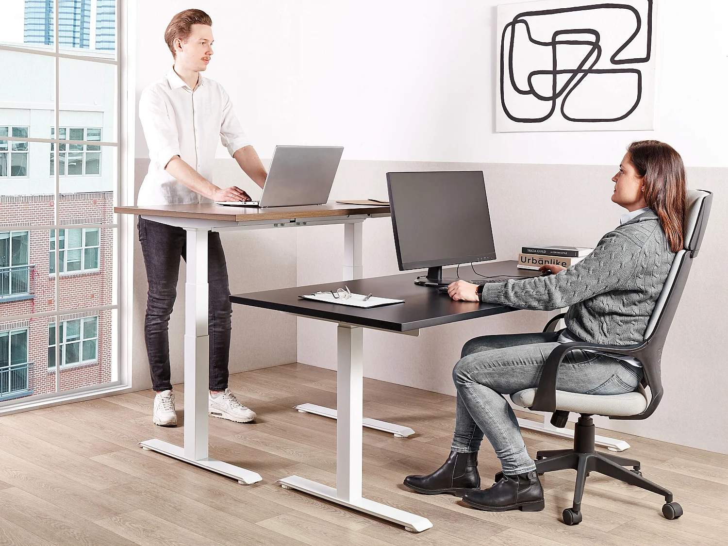 Biurko regulowane elektrycznie 180 x 80 cm czarno-białe DESTINES 2644641