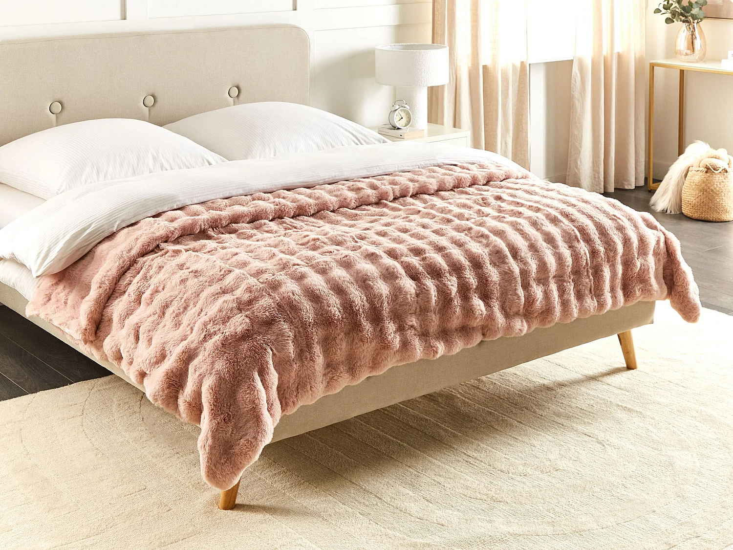 Koc SALKA Sztuczne futro 200 x 220 cm Pastelowy róż 3174650 - obrazek 1