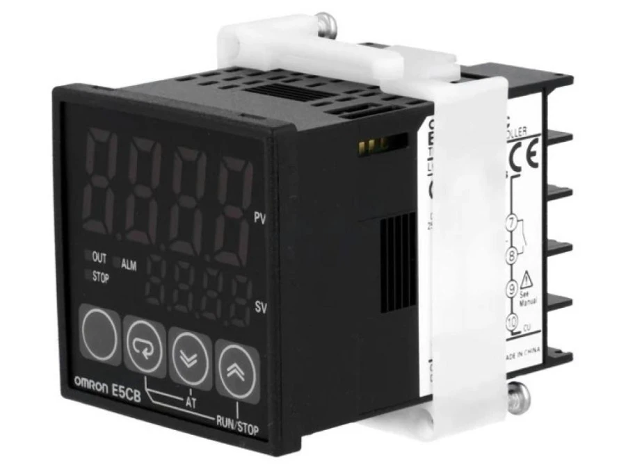 Moduł typu regulator temperatury z wyjściami typu SPST‑NO i SPST‑NO, montowany na panel E5CB‑R1TC - obrazek 1