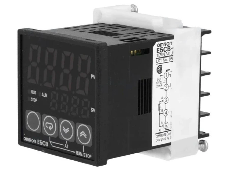 Moduł typu regulator Pt100 temperatury z wyjściami typu SSR i SPST‑NO, montowany na panel E5CB‑Q1P - obrazek 1