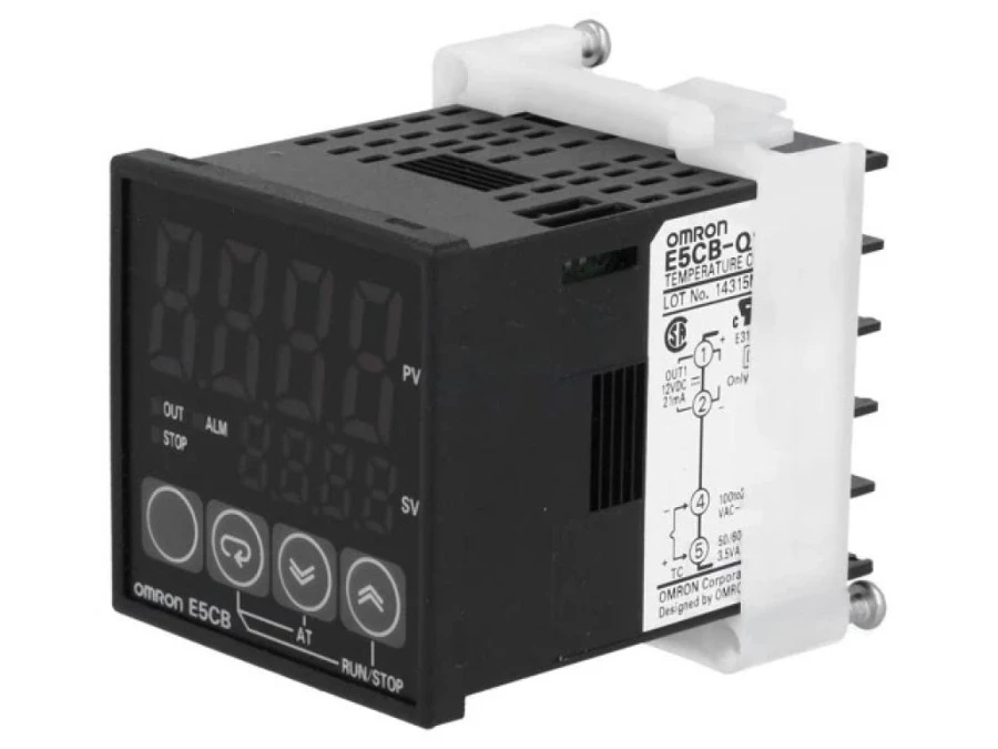 Moduł typu regulator temperatury z wyjściami typu SSR i SPST‑NO, montowany na panel E5CB‑Q1TC - obrazek 1